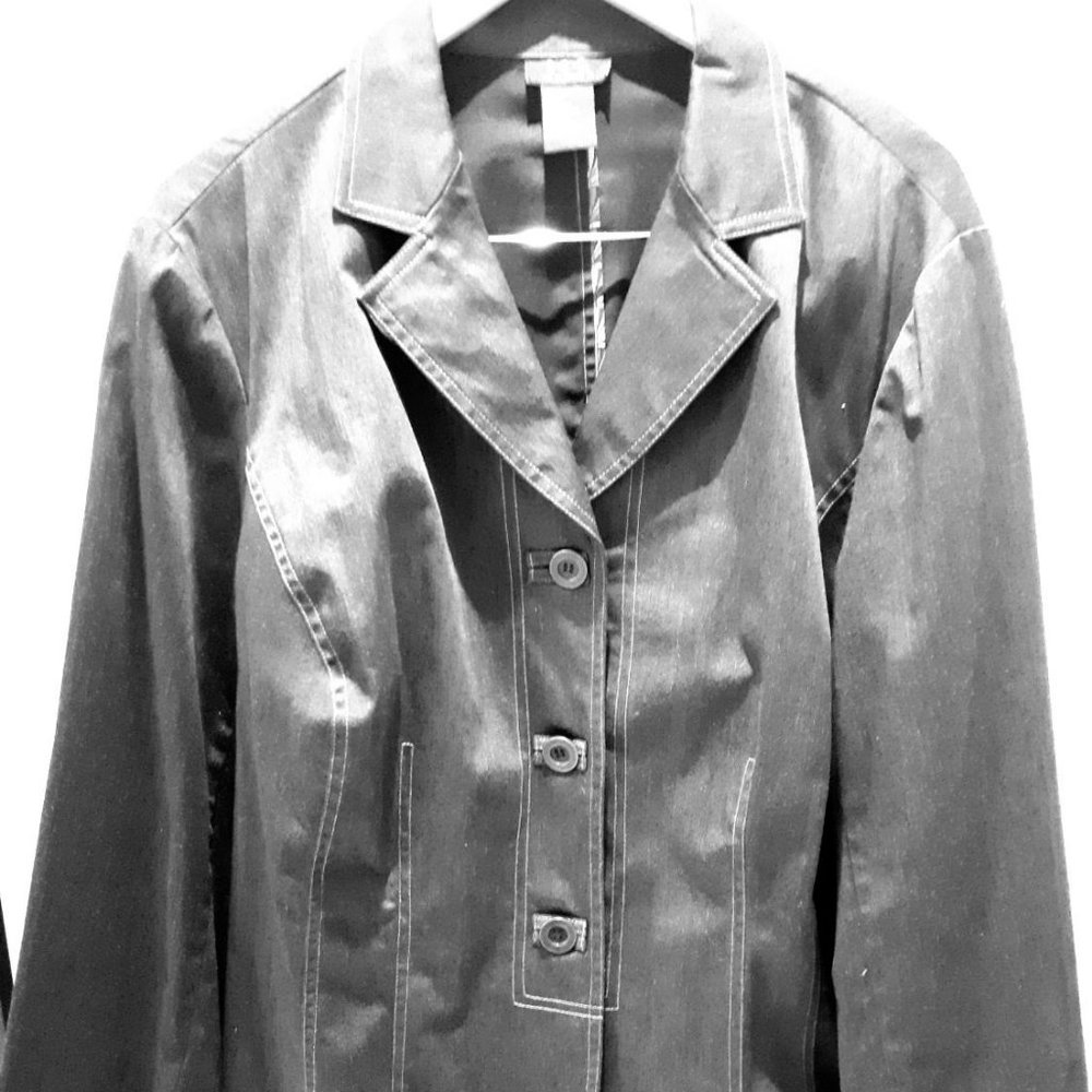 WOMAN'S 1X DENIM JACKET.....LIKE NEW!